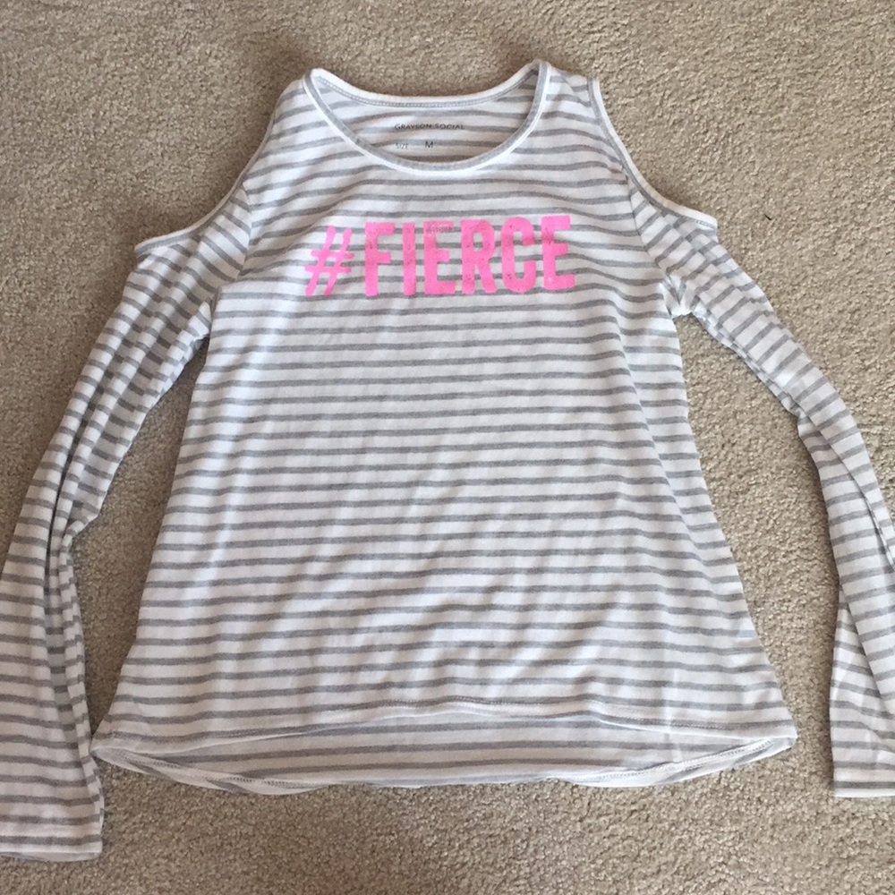Girls off the shoulder long sleeve T-shirt.